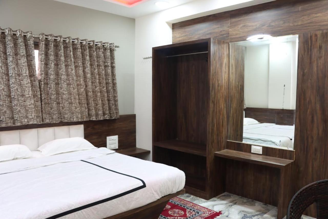 Pawan Executive Tuljapur 외부 사진